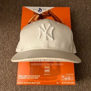 White New York Yankee fitted New Era hat